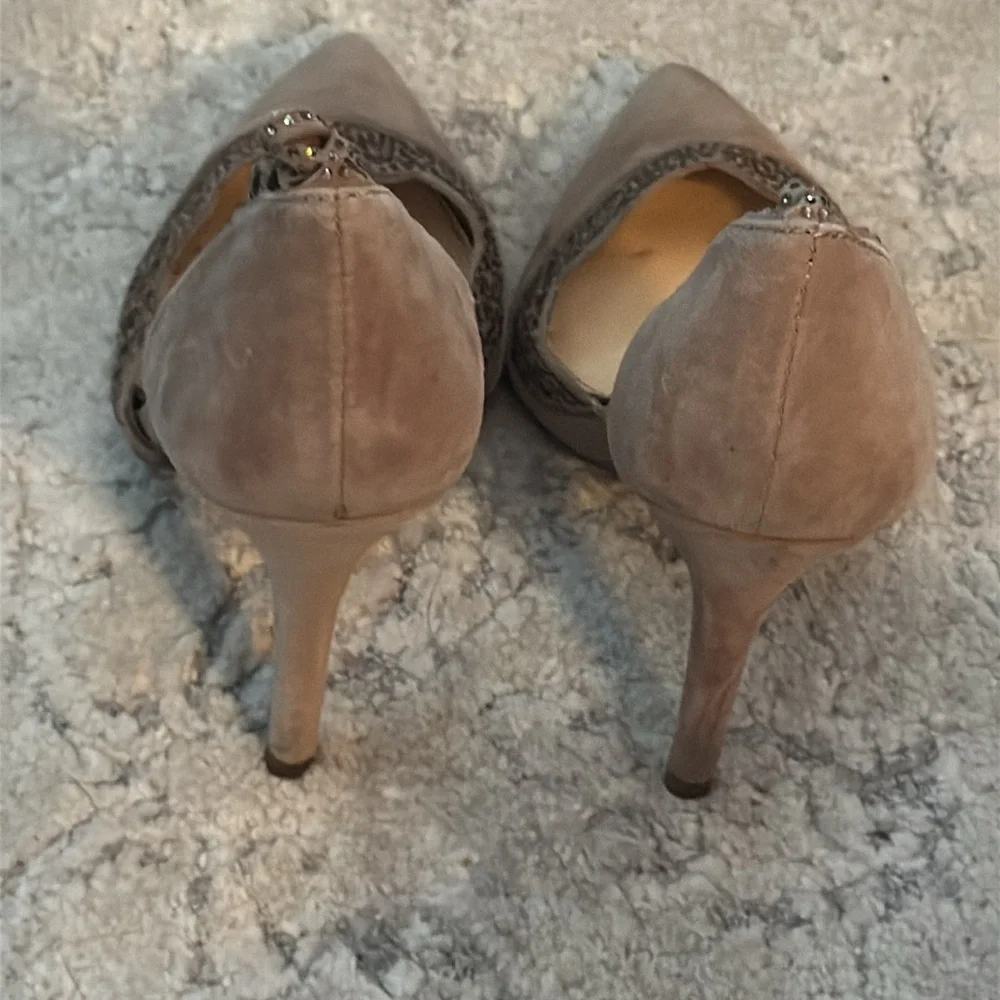 Jessica Simpson‎ Teriann tan suede slip on heels pump embellished cut out trim 7
